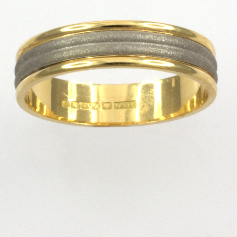 18ct Gold 2 Tone 3.9g Wedding Ring Size O½
